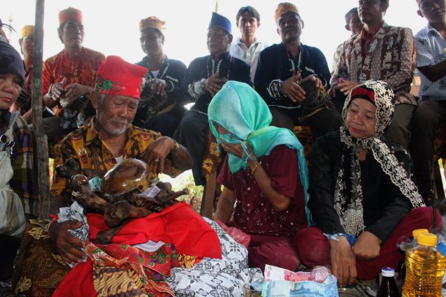tradisi unik di Indonesia - YOEXPLORE.co.id